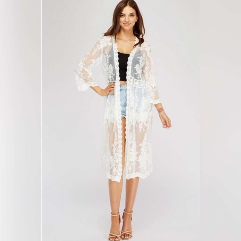 NWT Francesca‘s White Lace Embroidery Cardigan Women One size